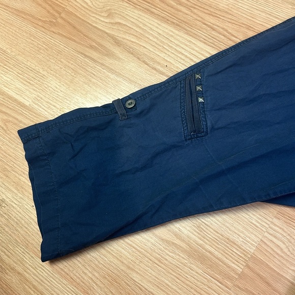 Denver Hayes Navy Cargo Capris 💙 - Picture 5 of 7